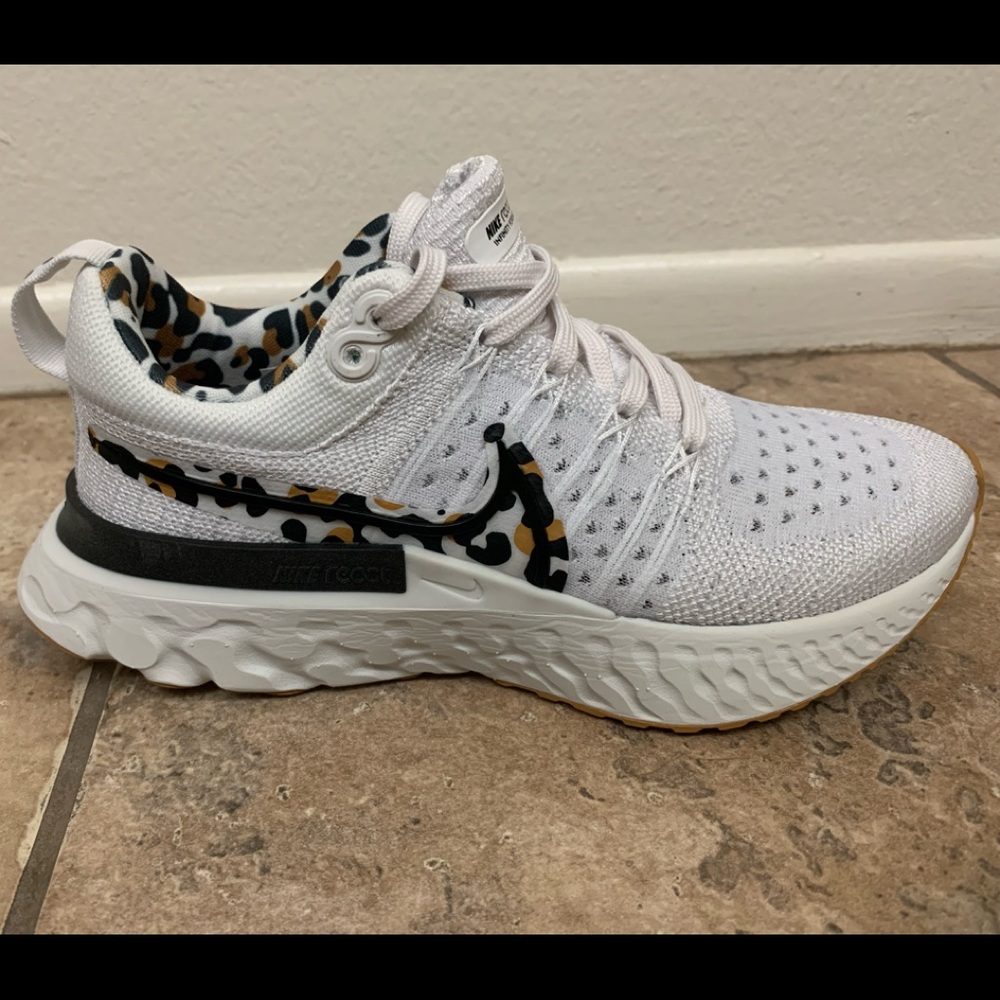 Size 5 Nike Women's React Infinity Run Flyknit 2 Running Shoes - brand new.